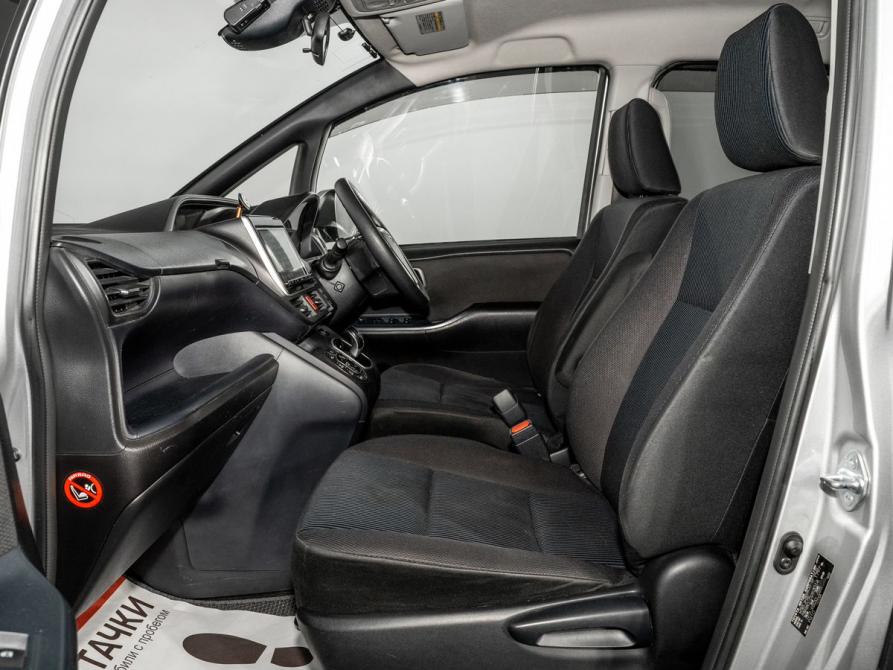 Toyota Voxy III (R80) Рестайлинг Иркутск  - изображение 6