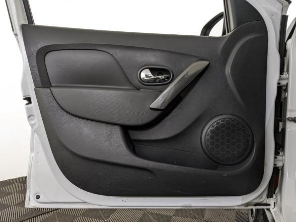Renault Sandero II Рестайлинг с пробегом 2019 года, цена 1 180 000 рублей, 123084 км, хэтчбек, Автокод Объявления