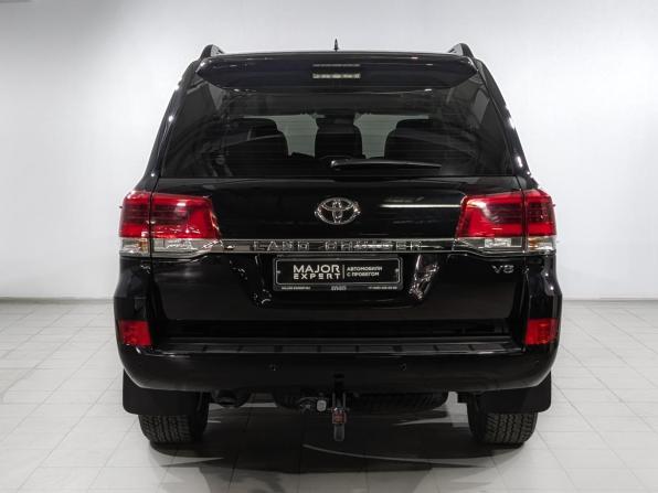 Toyota Land Cruiser 200 Series Рестайлинг 2 с пробегом 2018 года, цена 8 950 000 рублей, 15980 км, внедорожник, Автокод Объявления