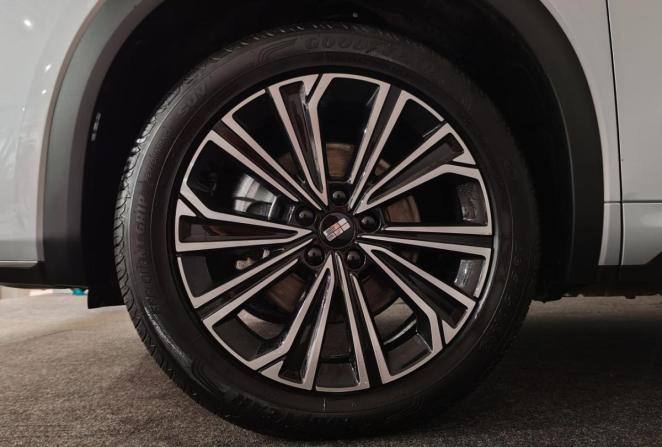 Geely EX5 Гибрид с пробегом 2025 года, цена 3 150 000 рублей, 4735 км, внедорожник, Автокод Объявления