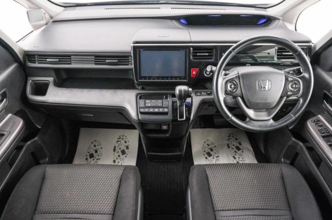Honda Stepwgn V с пробегом 2016 года, цена 1 949 000 рублей, 107320 км, минивэн, Автокод Объявления