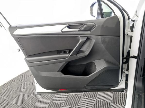 Volkswagen Tiguan II Рестайлинг с пробегом 2022 года, цена 2 850 000 рублей, 30461 км, внедорожник, Автокод Объявления