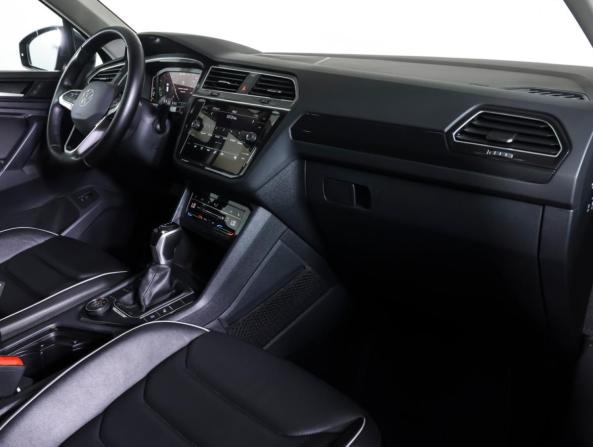 Volkswagen Tiguan II Рестайлинг с пробегом 2021 года, цена 3 788 000 рублей, 63200 км, внедорожник, Автокод Объявления