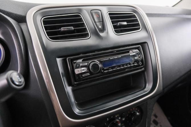 Renault Logan II с пробегом 2017 года, цена 649 000 рублей, 103500 км, седан, Автокод Объявления