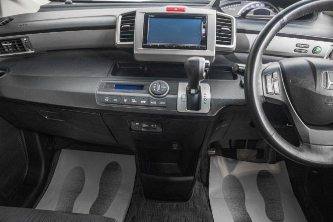 Honda Freed I Рестайлинг 2 с пробегом 2015 года, цена 1 299 000 рублей, 128000 км, компактвэн, Автокод Объявления