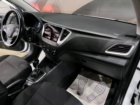 Hyundai Solaris II с пробегом 2017 года, цена 1 045 000 рублей, 202258 км, седан, Автокод Объявления
