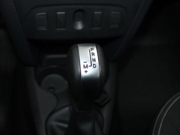 Renault Logan II Рестайлинг с пробегом 2022 года, цена 1 359 900 рублей, 85960 км, седан, Автокод Объявления
