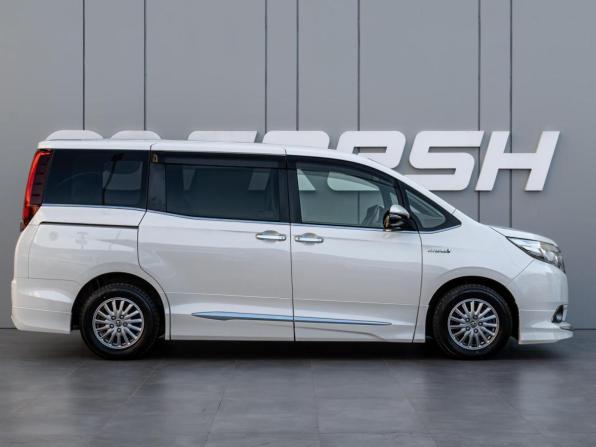 Toyota Esquire I с пробегом 2015 года, цена 2 240 000 рублей, 145707 км, минивэн, Автокод Объявления