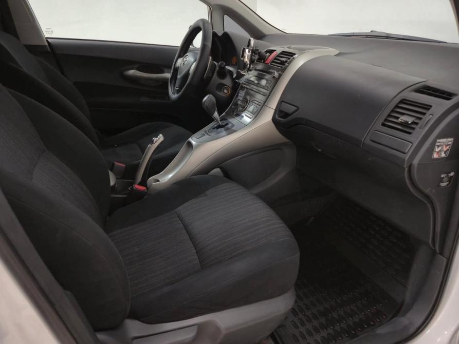 Toyota Auris I Альметьевск  - изображение 13