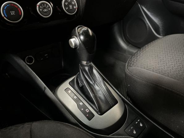 Kia Rio III Рестайлинг с пробегом 2017 года, цена 920 000 рублей, 193205 км, хэтчбек, Автокод Объявления