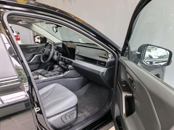 Toyota RAV4 VI (XA60) с пробегом 2026 года, цена 3 997 000 рублей, 10 км, внедорожник, Автокод Объявления