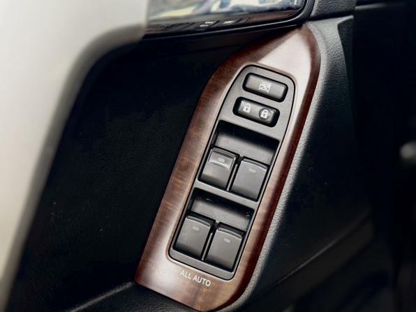 Toyota Land Cruiser Prado 150 Series Рестайлинг 1 с пробегом 2016 года, цена 3 647 000 рублей, 190783 км, внедорожник, Автокод Объявления