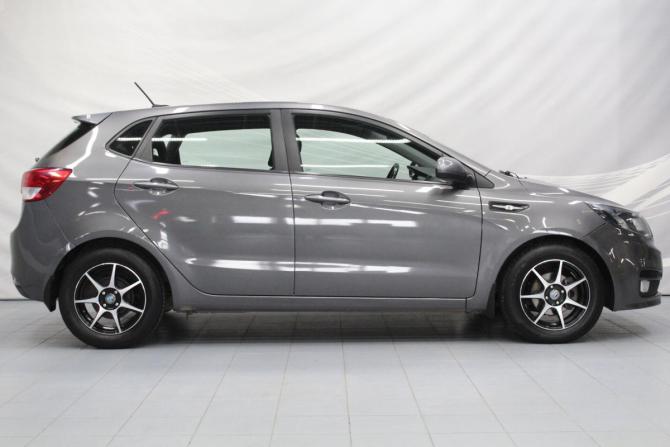 Kia Rio III Рестайлинг с пробегом 2017 года, цена 990 000 рублей, 141554 км, хэтчбек, Автокод Объявления