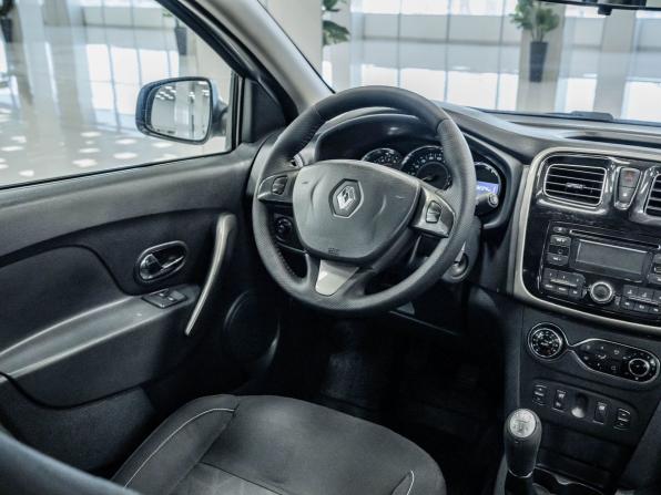 Renault Sandero II с пробегом 2015 года, цена 780 000 рублей, 133000 км, хэтчбек, Автокод Объявления