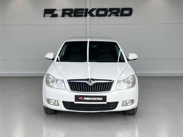 Skoda Octavia II (A5) Рестайлинг с пробегом 2011 года, цена 949 000 рублей, 178000 км, лифтбек, Автокод Объявления