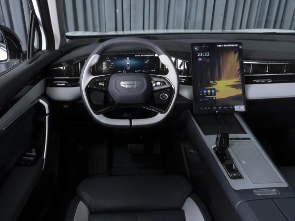 Geely Atlas II с пробегом 2025 года, цена 3 069 000 рублей, 3469 км, внедорожник, Автокод Объявления