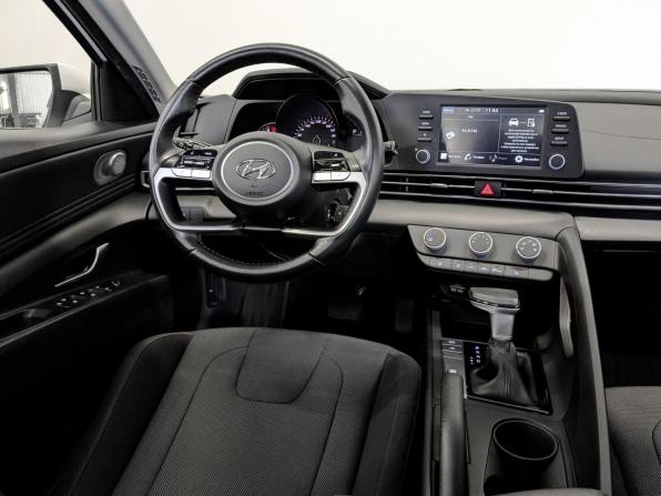 Hyundai Elantra VII (CN7) с пробегом 2022 года, цена 2 035 000 рублей, 58162 км, седан, Автокод Объявления