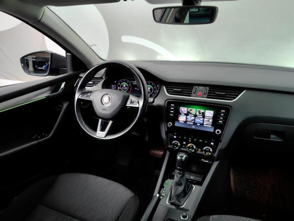 Skoda Octavia III (A7) Рестайлинг с пробегом 2018 года, цена 1 695 000 рублей, 113971 км, лифтбек, Автокод Объявления