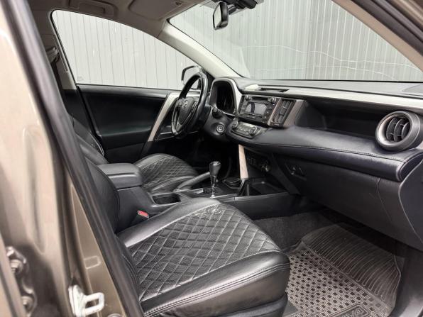 Toyota RAV4 IV (XA40) Рестайлинг с пробегом 2018 года, цена 2 219 000 рублей, 209369 км, внедорожник, Автокод Объявления