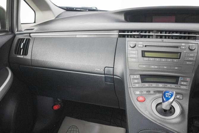 Toyota Prius III Рестайлинг (XW30) с пробегом 2012 года, цена 1 049 000 рублей, 187000 км, лифтбек, Автокод Объявления