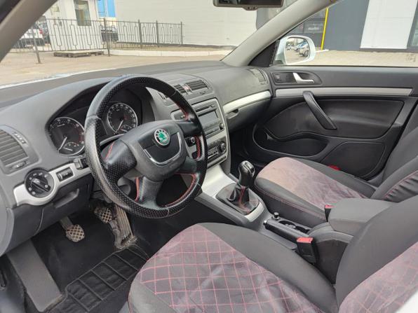 Skoda Octavia II (A5) Рестайлинг с пробегом 2011 года, цена 620 000 рублей, 264712 км, лифтбек, Автокод Объявления
