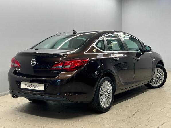 Opel Astra J Рестайлинг с пробегом 2013 года, цена 990 000 рублей, 120000 км, седан, Автокод Объявления