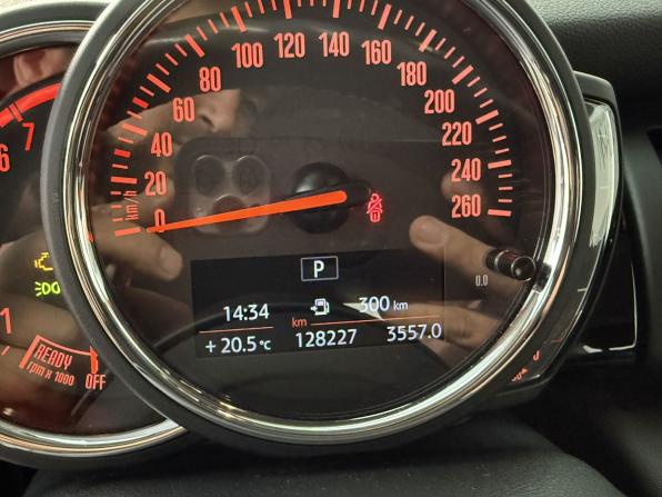 Mini Hatch III (F55/F56) Рестайлинг с пробегом 2019 года, цена 1 990 000 рублей, 128225 км, хэтчбек, Автокод Объявления