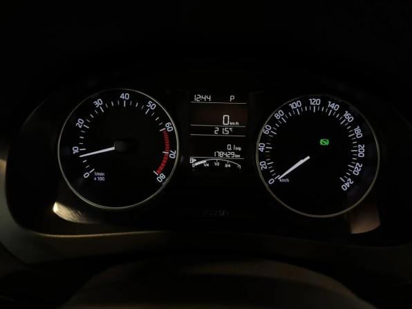 Skoda Rapid I с пробегом 2016 года, цена 1 020 000 рублей, 178412 км, лифтбек, Автокод Объявления