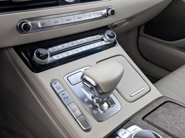 Genesis G90 I Рестайлинг с пробегом 2022 года, цена 5 990 000 рублей, 55762 км, седан, Автокод Объявления