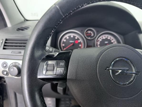 Opel Astra H Рестайлинг с пробегом 2012 года, цена 679 000 рублей, 232099 км, седан, Автокод Объявления