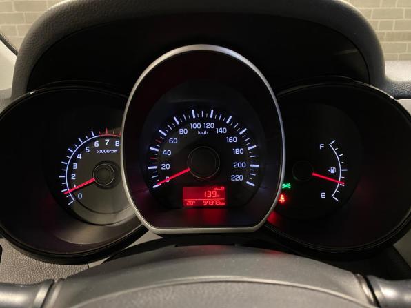 Kia Rio III Рестайлинг с пробегом 2015 года, цена 1 030 000 рублей, 97373 км, хэтчбек, Автокод Объявления