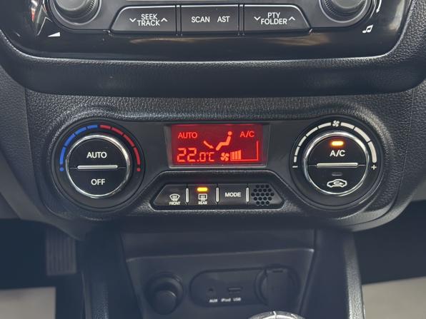 Kia Rio III Рестайлинг с пробегом 2015 года, цена 1 365 000 рублей, 33893 км, хэтчбек, Автокод Объявления