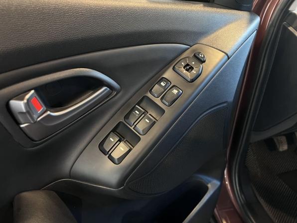 Hyundai ix35 I Рестайлинг с пробегом 2014 года, цена 1 100 000 рублей, 261826 км, внедорожник, Автокод Объявления