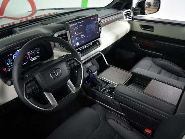 Toyota Sequoia III с пробегом 2025 года, цена 13 900 000 рублей, 14058 км, внедорожник, Автокод Объявления