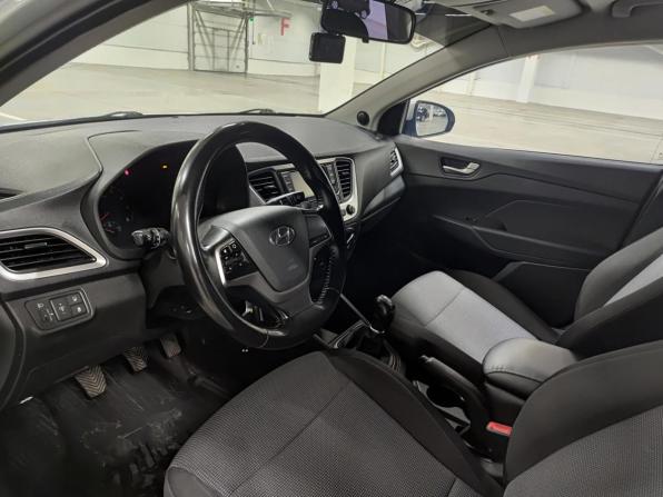 Hyundai Solaris II с пробегом 2018 года, цена 975 000 рублей, 217232 км, седан, Автокод Объявления