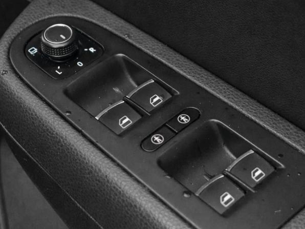 Volkswagen Sharan II Рестайлинг с пробегом 2017 года, цена 1 695 000 рублей, 200638 км, минивэн, Автокод Объявления