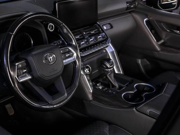 Toyota Land Cruiser 300 Series с пробегом 2021 года, цена 9 699 000 рублей, 100749 км, внедорожник, Автокод Объявления