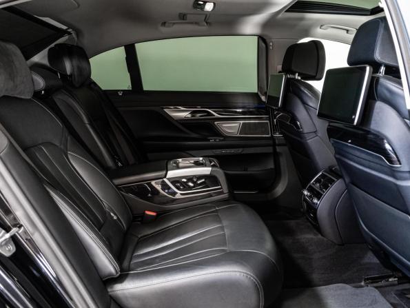BMW 7 серии VI (G11/G12) Рестайлинг с пробегом 2019 года, цена 4 206 510 рублей, 268000 км, седан, Автокод Объявления
