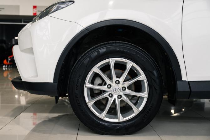 Toyota RAV4 IV (XA40) Рестайлинг с пробегом 2015 года, цена 2 020 000 рублей, 123000 км, внедорожник, Автокод Объявления