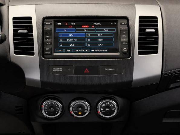 Mitsubishi Outlander II Рестайлинг с пробегом 2010 года, цена 997 000 рублей, 232428 км, внедорожник, Автокод Объявления