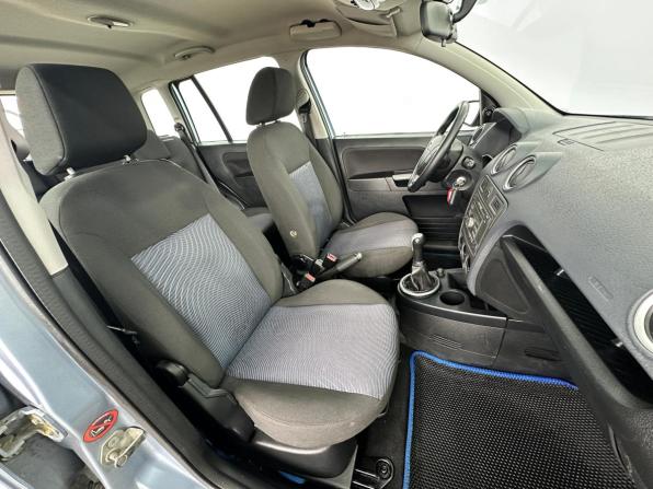 Ford Fusion I Рестайлинг с пробегом 2006 года, цена 400 000 рублей, 170000 км, хэтчбек, Автокод Объявления
