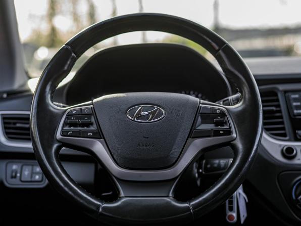 Hyundai Solaris II с пробегом 2017 года, цена 1 260 000 рублей, 111223 км, седан, Автокод Объявления