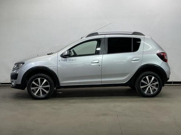 Renault Sandero II с пробегом 2015 года, цена 990 000 рублей, 117903 км, хэтчбек, Автокод Объявления