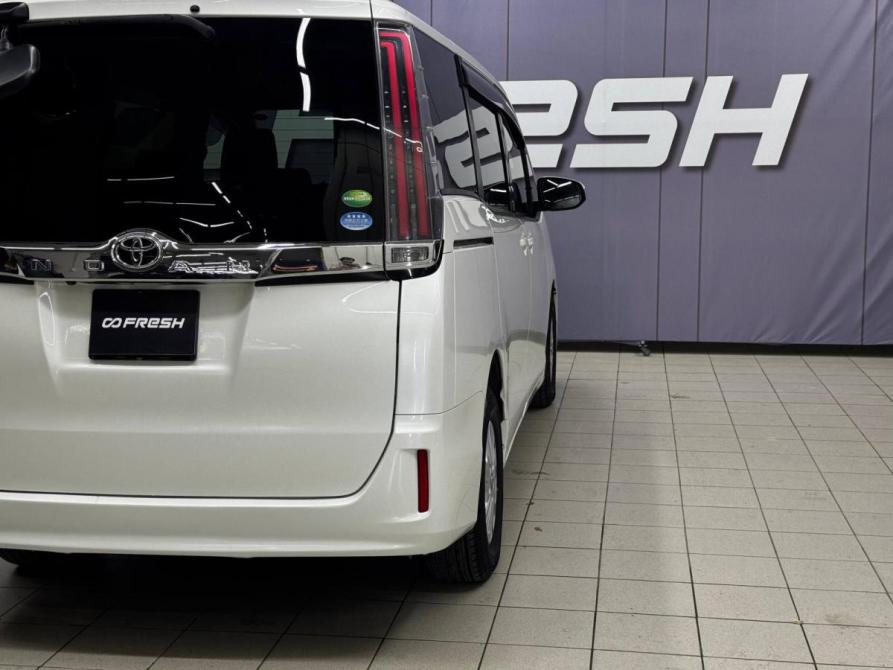 Toyota Noah III (R80) Рестайлинг Благовещенск  - изображение 15