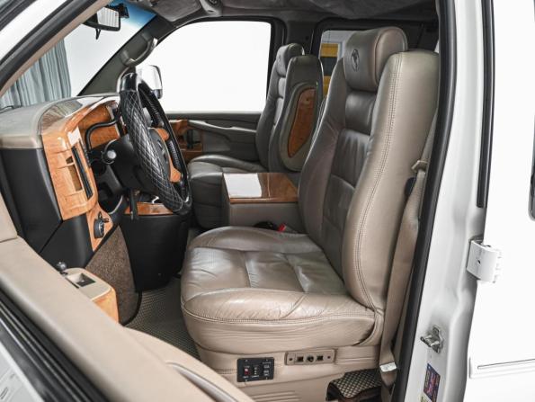 GMC Savana I Рестайлинг с пробегом 2010 года, цена 4 441 000 рублей, 171159 км, минивэн, Автокод Объявления