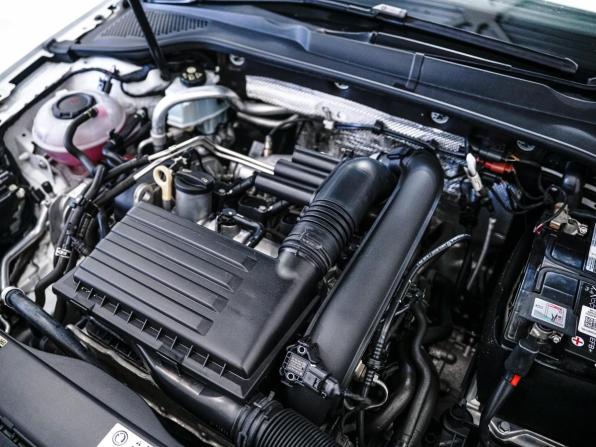 Volkswagen Golf VII Рестайлинг с пробегом 2017 года, цена 1 195 000 рублей, 38780 км, универсал, Автокод Объявления
