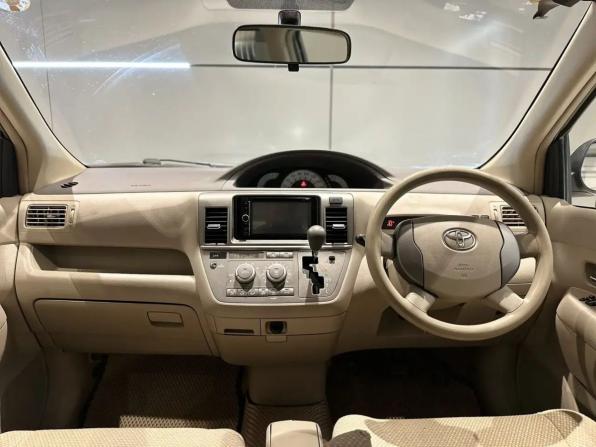 Toyota Raum II с пробегом 2011 года, цена 750 000 рублей, 241000 км, компактвэн, Автокод Объявления