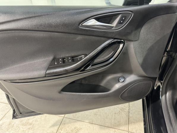 Opel Astra K с пробегом 2018 года, цена 1 299 800 рублей, 156000 км, универсал, Автокод Объявления