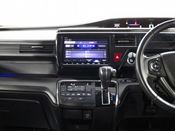 Honda Stepwgn V Рестайлинг с пробегом 2019 года, цена 2 195 000 рублей, 76109 км, минивэн, Автокод Объявления