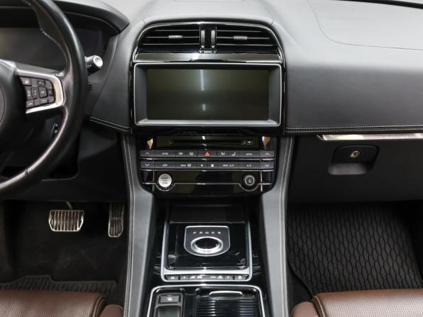 Jaguar F-Pace I с пробегом 2017 года, цена 3 449 000 рублей, 61208 км, внедорожник, Автокод Объявления